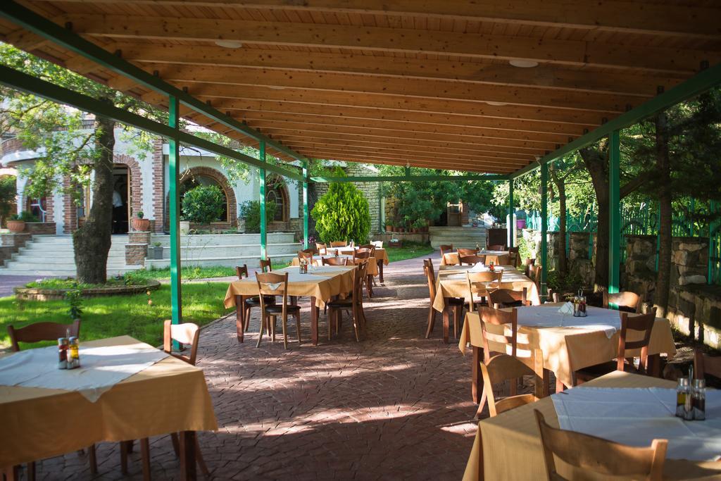 Hotel Livia Ksamil Exterior photo