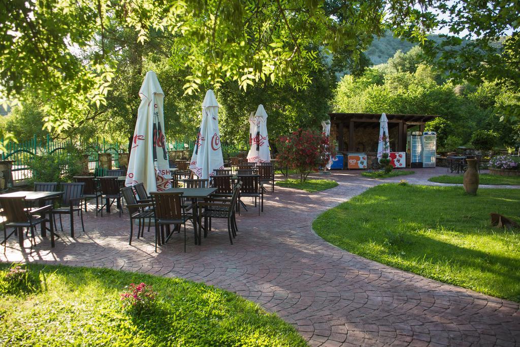 Hotel Livia Ksamil Exterior photo